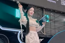 MC Mai Dora nổi bật với vẻ đẹp tựa tiên nữ trên sân khấu