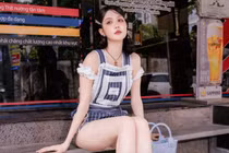 Visual căng tràn sức sống của Ngọc Trinh ở tuổi U40