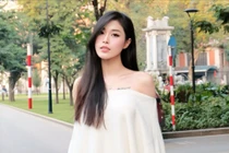 Cựu hoa khôi bóng chuyền Đặng Thu Huyền diện áo lệch vai, nhan sắc miễn chê