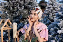 “Người đẹp không tuổi” Giáng My khoe ảnh Giáng sinh, nhan sắc U55 miễn chê