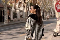 Hot mom Phanh Lee khoe dáng “siêu cấp” giữa lòng Thượng Hải