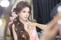 Diện váy lụa quyến rũ, hot girl Lilly Luta làm netizen say đắm