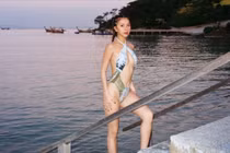 Quỳnh Anh Shyn diện bikini cắt xẻ táo bạo, visual đẹp ngỡ như poster điện ảnh