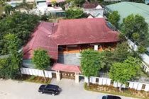 "Sửng sốt" biệt phủ 1.000m2 toàn gỗ quý ở Hà Tĩnh