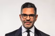 Tỷ phú qua đời vì "nuốt phải ong" là ai?