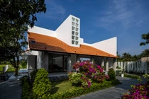 Nhà mái ngói đẹp sững sờ trên báo Mỹ