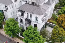 Biệt thự trăm tỷ xa hoa như resort giữa trung tâm Hà Nội 