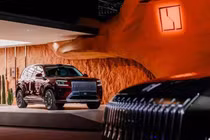 Zeekr 8X mở bán từ 1,15 tỷ đồng, chạy 410 km không "uống xăng"