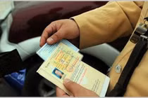 Quên đổi bằng lái xe quá lâu, có thể bị cấm cấp mới trong 5 năm