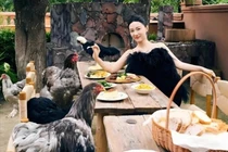 Biệt thự như "sở thú mini" của nữ diễn viên có nhan sắc vạn người mê