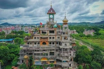 Cận cảnh "biệt thự điên" hơn 50 tỷ gần 10 năm mới hoàn thiện 