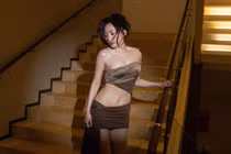 Tóc Tiên khoe vai trần thon thả và vòng eo săn chắc nuột nà