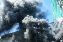 Cháy dữ dội tại cao ốc trung tâm TP Đà Nẵng, khói đen bao trùm cả khu phố