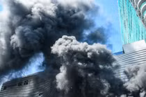 Cháy dữ dội tại cao ốc trung tâm TP Đà Nẵng, khói đen bao trùm cả khu phố