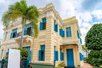 Ngôi nhà của đại gia từng mua máy bay chỉ để thăm ruộng