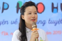 Khủng hoảng của Làng Háo Hức và MC Minh Trang