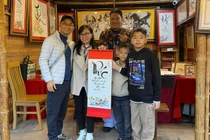 Hội chữ Xuân Văn Miếu 2026 hút khách xin chữ ngày cận Tết 