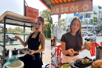 Con gái Thái VG chọn làm phục vụ, bập bẹ học tiếng Việt