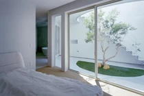 Ngôi nhà kín ngoài mở trong tiện nghi như khu nghỉ dưỡng 