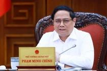 Buôn lậu, hàng giả vì mất ý chí chiến đấu hoặc bị mua chuộc