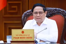 Buôn lậu, hàng giả vì mất ý chí chiến đấu hoặc bị mua chuộc