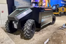 "Soi" bộ sạc di động có thể tự chạy đến khi ôtô điện hết pin