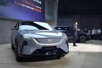 Mazda EZ-60 giá từ 534 triệu đồng "cháy hàng" tại Trung Quốc