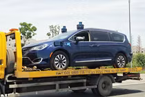 Chrysler Pacifica "đối thủ" Kia Carnival lộ diện tại Hà Nội