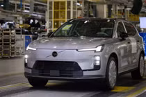 Volvo XC70 hơn 1,3 tỷ đồng xuất xưởng, "chốt cọc" vào ngày 27/8