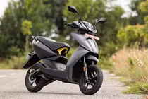 Ather 450S hơn 43 triệu đồng - xe máy điện chạy phố tới 161 km/lần sạc