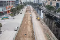 Cận cảnh tuyến đường nhiều 'ổ gà', 'ô trâu' nhất nội thành Hà Nội đang được sửa chưa