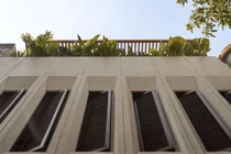 Ngỡ ngàng nhà phố cũ tối tăm ngập ánh sáng sau cải tạo 