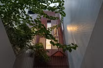 Nhà phố 'bọc lưới thép' khác lạ giữa đô thị tại TP HCM 