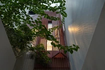 Nhà phố 'bọc lưới thép' khác lạ giữa đô thị tại TP HCM 