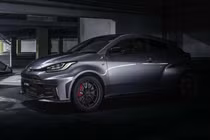 Toyota Yaris 2026 đưa số sàn trở lại, nhưng mất một tính năng cao cấp