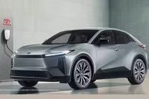 Toyota C-HR 2026 chốt giá từ 962 triệu đồng, lăn bánh 467 km/sạc