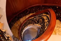 Toàn cảnh siêu biệt thự gỗ quý hiếm của đại gia đất mỏ 