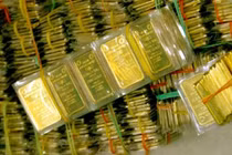 Giá vàng hôm nay 20/6: Đồng loạt rớt thang?