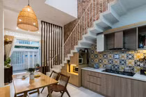 Ngỡ ngàng nhà ống trong hẻm nhỏ vẫn thông thoáng lạ thường