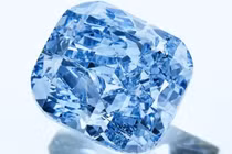 Cận cảnh viên kim cương xanh quý hiếm đấu giá gần 500 tỷ