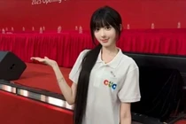 Cô gái Trung Quốc bị yêu cầu tẩy trang 'vì quá xinh'