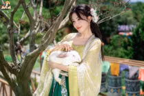 Lilly Luta hóa thân thành 'chị Hằng' khoe nhan sắc ngọt ngào