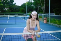 Nữ tiếp viên trưởng của Vietnam Airlines khoe sắc vóc trên sân pickleball