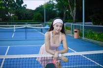 Nữ tiếp viên trưởng của Vietnam Airlines khoe sắc vóc trên sân pickleball