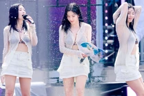 Body khét lẹt của nữ hoàng WATERBOMB Kwon Eunbi