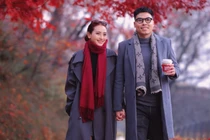 MC Mù Tạt và cầu thủ Phạm Đức Huy “xả ảnh” lãng mạn sau màn cầu hôn ngọt ngào