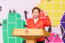 Xạ thủ Phí Thanh Thảo rạng rỡ trong lễ xuất quân SEA Games 33