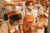 Làm thêm dịp Tết: Câu chuyện mưu sinh của sinh viên và người trẻ thành phố