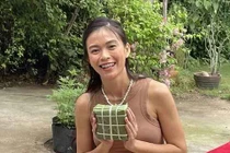 Giới trẻ “quay lại” với văn hóa gói bánh chưng, làm mâm cúng truyền thống?