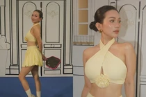 Sĩ Thanh gây chú ý với phong cách trang điểm đậm khi đi chơi pickleball